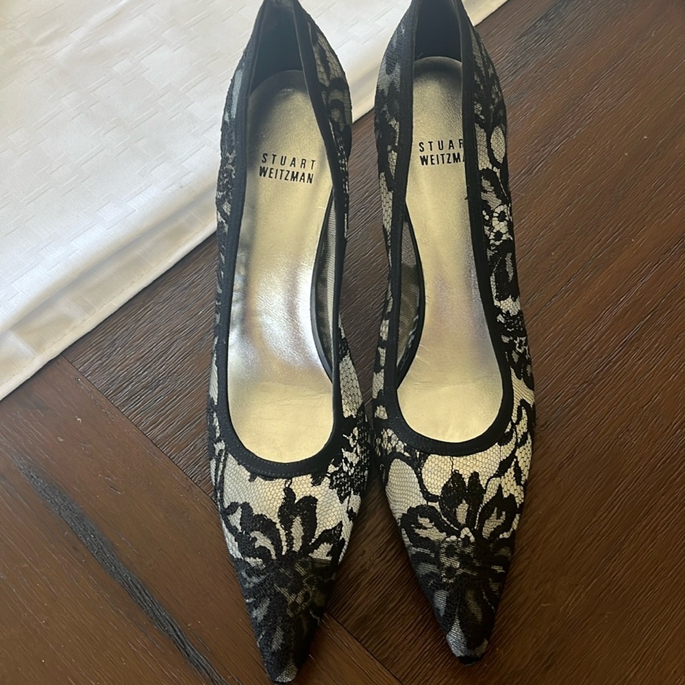 Stuart Weitzman Black Stiletto Heels with Floral Cutouts.size 9 Narrow